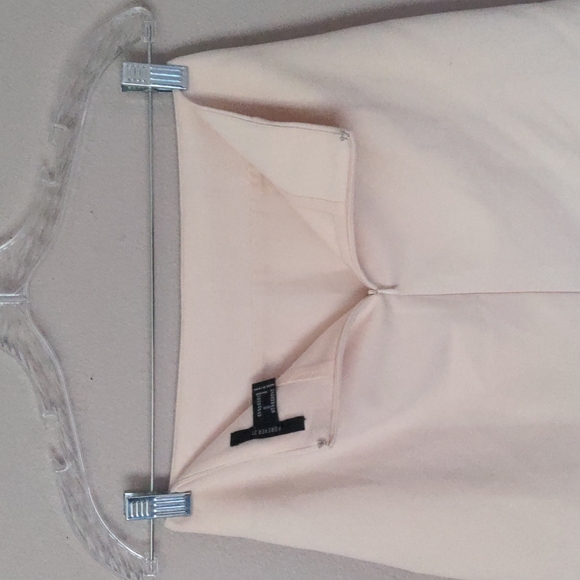 Like new, forever21 pink blush mini skirt with slit - Picture 4 of 5